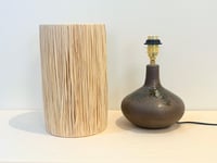 Image 3 of Lampe design en céramique grès marron vintage 1960s - 1970s - Abat-jour en raphia