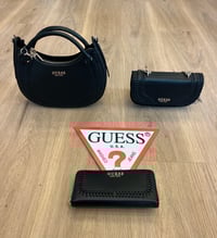 Image 5 of MINI BANDOLERA TATUM NEGRA GUESS