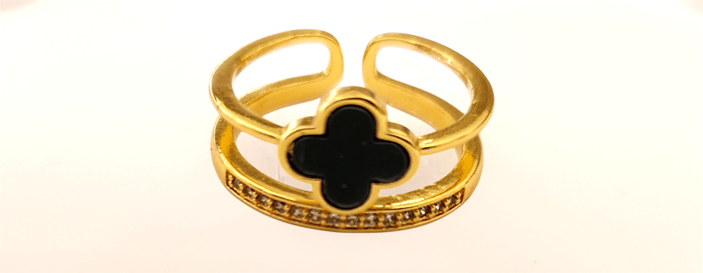 Image of NAVY CLOVER