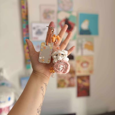 Image of Cake roll keychain: Creamsicle