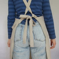 Image 8 of Pleated Linen Apron for Artists with Cross Back Straps and 3 pockets. No25:2