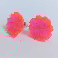 Image 4 of Selenium Pink Doily Stud Earrings 1