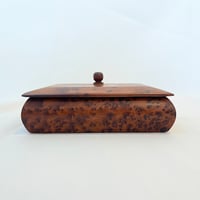 Image 5 of Ancienne boîte rectangulaire Art Déco en bois de loupe de thuya