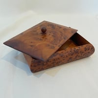 Image 4 of Ancienne boîte rectangulaire Art Déco en bois de loupe de thuya