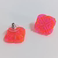 Image 4 of Selenium Pink Doily Stud Earrings 3