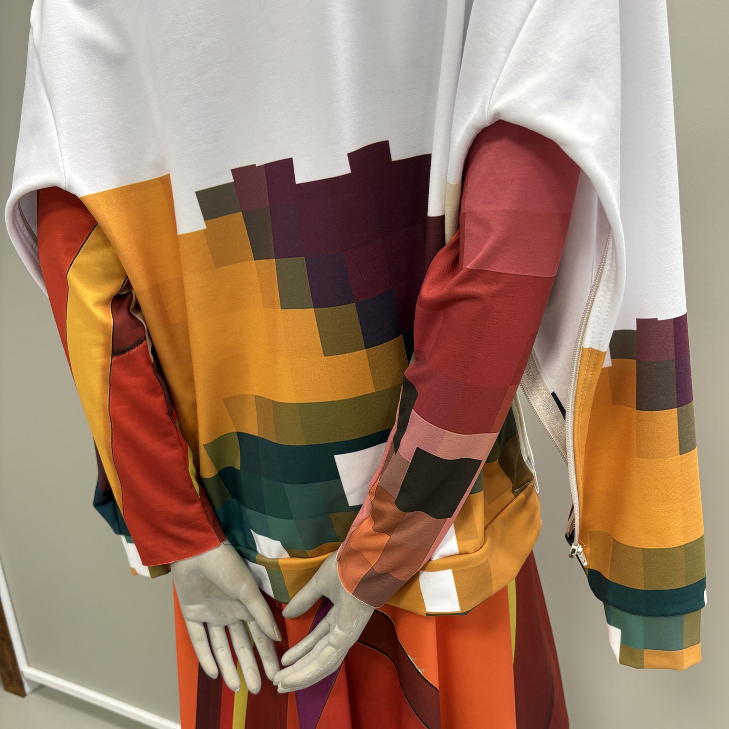 Image of ADJUSTABLE HOODED JACKET H2_2025_SBC