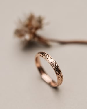 Image of 18ct Rose gold 3mm ‘Olive leaf’ and milled edge engraved ring