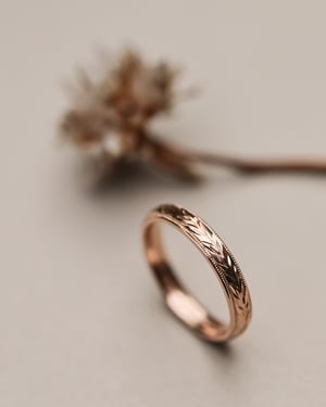 Image of 18ct Rose gold 3mm ‘Olive leaf’ and milled edge engraved ring