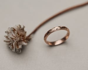 Image of 18ct Rose gold 3mm ‘Olive leaf’ and milled edge engraved ring
