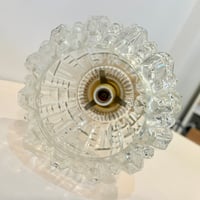 Image 4 of Ancienne lampe chandelier en bronze doré fin XIXe - Globe verre moulé à facettes diamant