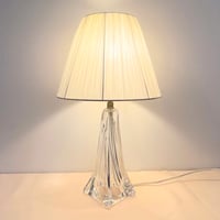 Image 1 of 1 - Pied de lampe à poser signé Daum, cristal, avec abat-jour plissé ruban, années 50 - 60