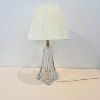 Image 5 of 1 - Pied de lampe à poser signé Daum, cristal, avec abat-jour plissé ruban, années 50 - 60