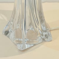 Image 3 of 2 - Pied de lampe à poser signé Daum, cristal, avec abat-jour plissé ruban, années 50 - 60