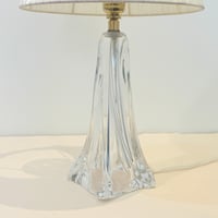 Image 4 of 2 - Pied de lampe à poser signé Daum, cristal, avec abat-jour plissé ruban, années 50 - 60