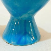Image 7 of Coquetier poule en faïence bleue de Lili Valentin - Vallauris - années 50 - 60