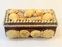 Image 5 of Grand coffret vintage 1930–1940 en bois et coquillages – Boîte à bijoux décorative 