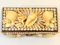 Image 4 of Grand coffret vintage 1930–1940 en bois et coquillages – Boîte à bijoux décorative 