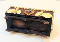 Image 8 of Grand coffret vintage 1930–1940 en bois et coquillages – Boîte à bijoux décorative 
