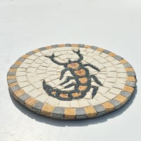 Image 4 of Plaque murale vintage en mosaïque style romain antique - Scorpion 