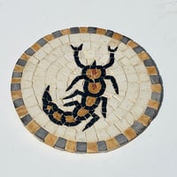Image 1 of Plaque murale vintage en mosaïque style romain antique - Scorpion 