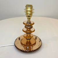 Image 6 of lampe boudoir Art Déco – verre rosaline taillé, années 1930 – abat-jour plissé ruban