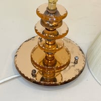 Image 7 of lampe boudoir Art Déco – verre rosaline taillé, années 1930 – abat-jour plissé ruban