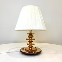 Image 2 of lampe boudoir Art Déco – verre rosaline taillé, années 1930 – abat-jour plissé ruban
