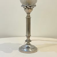 Image 5 of Lampe de chevet ancienne métal chromé et opaline tulipe bicolore - 1930
