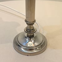 Image 6 of Lampe de chevet ancienne métal chromé et opaline tulipe bicolore - 1930