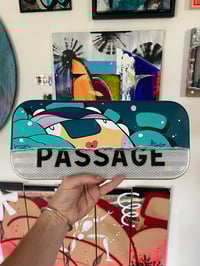 Original sur panneau routier