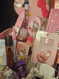 Image 4 of Hello Kitty Pink Suitcase Bundle 