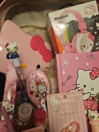 Image 5 of Hello Kitty Pink Suitcase Bundle 