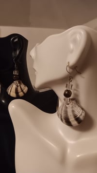 Image 3 of STRIPED SHELL EARRINGS WITH SWAROVSKI CUBES AND TIGER EYE BEADS