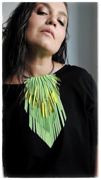 Image 10 of Collana in pelle artigianale CROW SMALL - Lime- 10% off