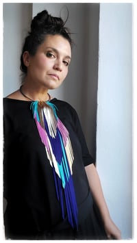 Image 7 of Collana in pelle artigianale CROW KING - Notturno Tropicale