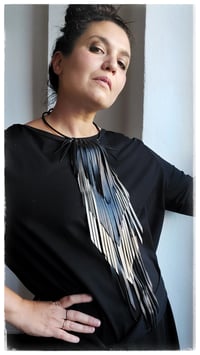 Image 8 of Collana in pelle artigianale CROW KING - Piombo