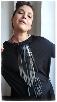 Image 9 of Collana in pelle artigianale CROW KING - Piombo