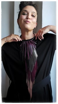 Image 6 of Collana in pelle artigianale CROW KING - Bordeaux
