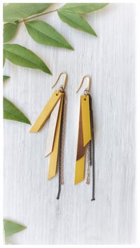 Image 4 of Orecchini pendenti in pelle NINFA - GialloBronzo