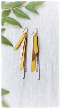 Image 6 of Orecchini pendenti in pelle NINFA - GialloBronzo