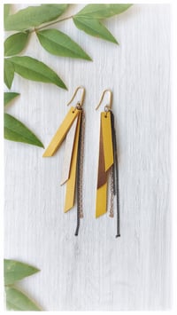 Image 1 of Orecchini pendenti in pelle NINFA - GialloBronzo