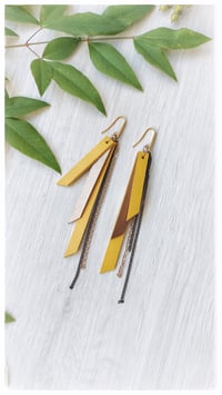Image 5 of Orecchini pendenti in pelle NINFA - GialloBronzo