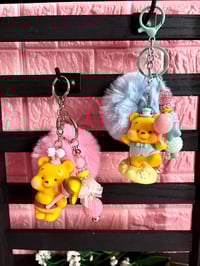 Image 2 of Winnie the Pooh keychain with pompom 🧸