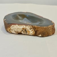 Image 4 of Copy of Vide-poche en tranche d'agate cristal bleu - marron - vintage 1960 cendrier 