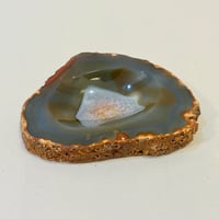 Image 1 of Copy of Vide-poche en tranche d'agate cristal bleu - marron - vintage 1960 cendrier 