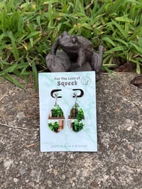 Image of *Tear Drop Shape Plants and Books