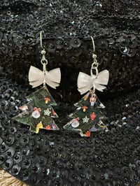 Image of *Christmas Tree with Bow!