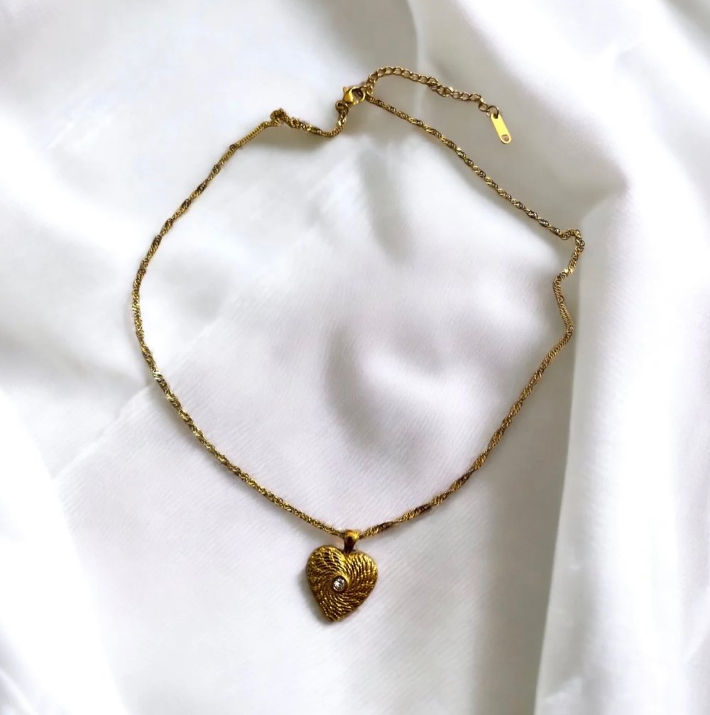 Image of Esme heart pendant π