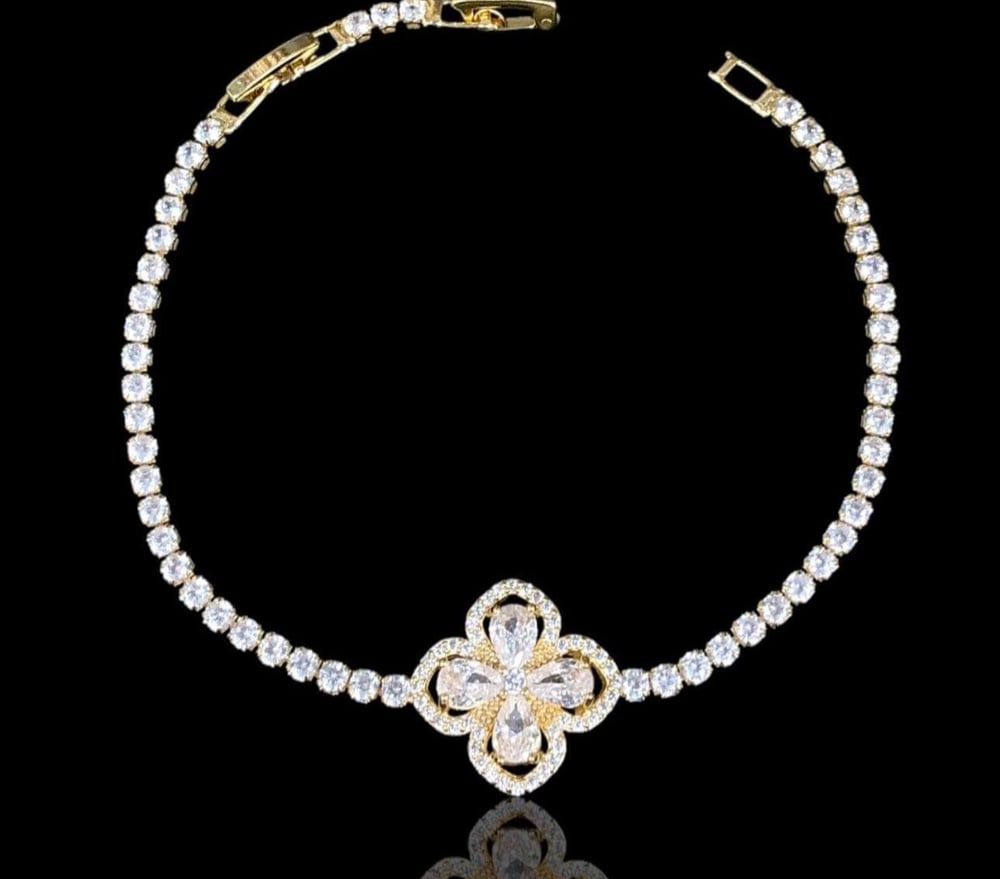 Image of Clover 🍀 