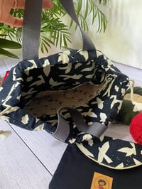 Image 3 of Grand sac à projet taille L , poche avant: Mouettes